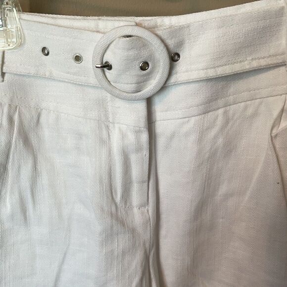 New white linen belted cuffed shorts - Picture 2 of 11